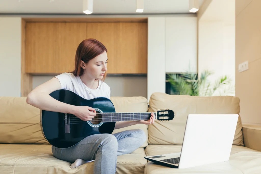 Flexible online guitar classes for beginners and adults