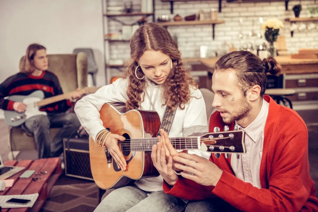 Physical guitar classes with experienced guitar teachers