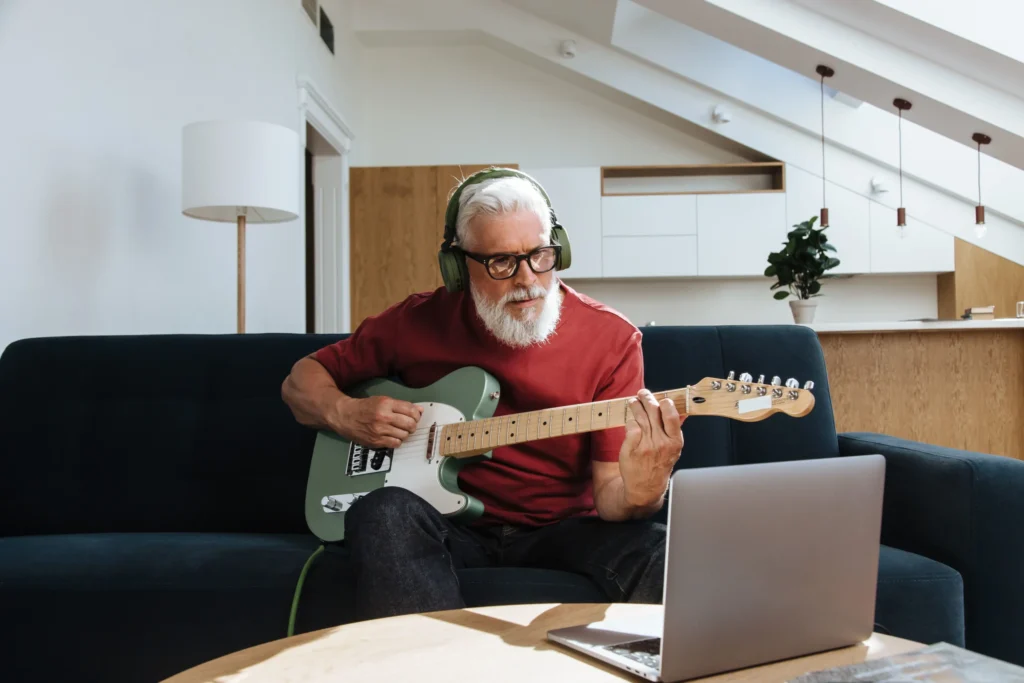 Online guitar lessons for beginners with experienced guitar tutors