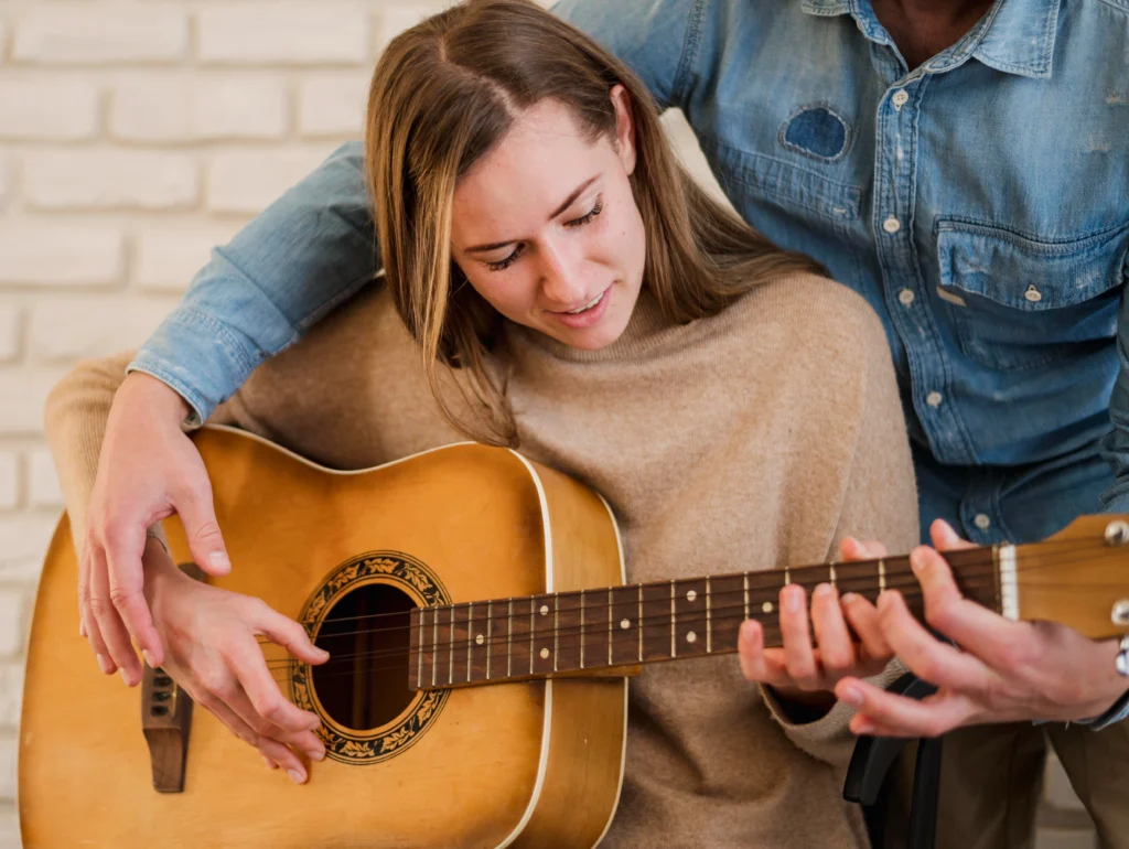 teach guitar chords and keys